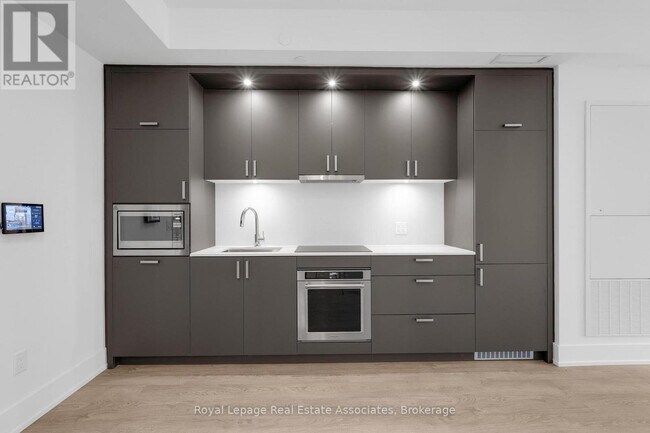 Photo du bâtiment - 259 The Kingsway