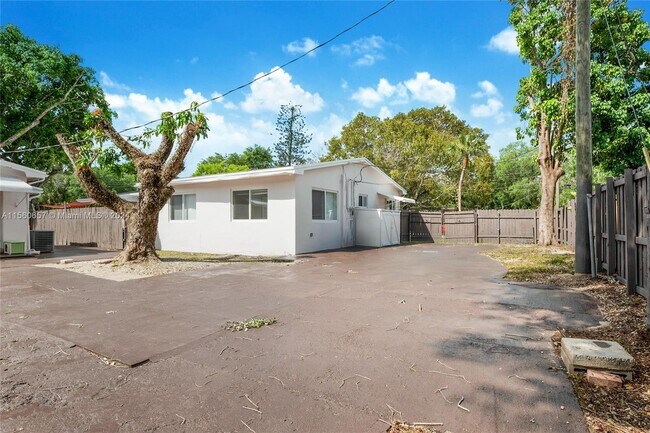 Foto del edificio - 7361 SW 63rd Ct