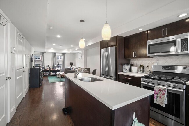 Foto del edificio - 208-210-210 W Seventh St