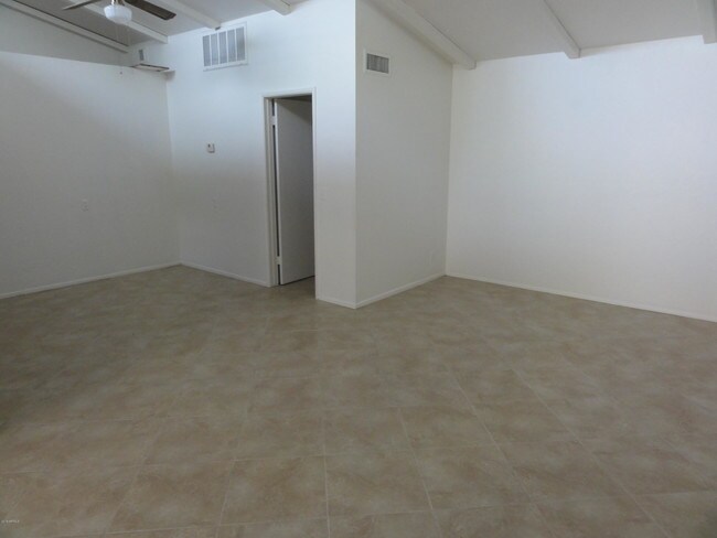 Foto del edificio - 539 E Pebble Beach Dr