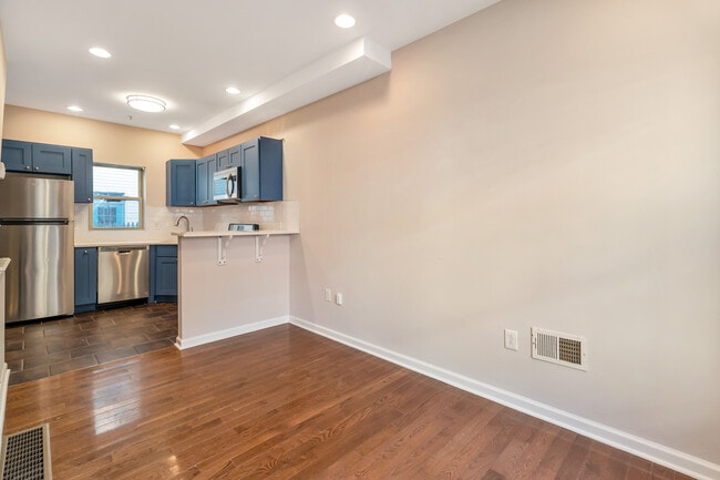 Building Photo - 1310 S Opal St