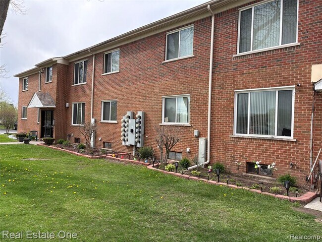 Foto del edificio - 18574 Masonic