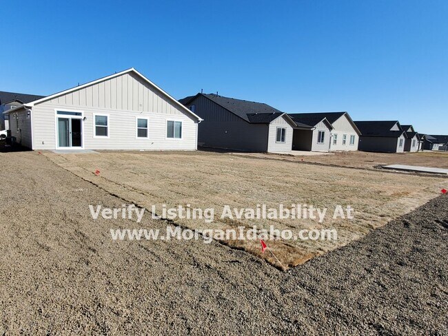 Building Photo - Newer home w/ split floor plan, granite co...