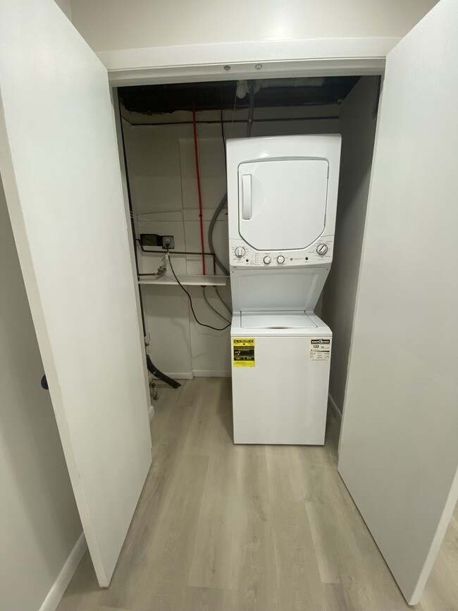 in-unit washer and dryer - 1 Hunt Club Ln