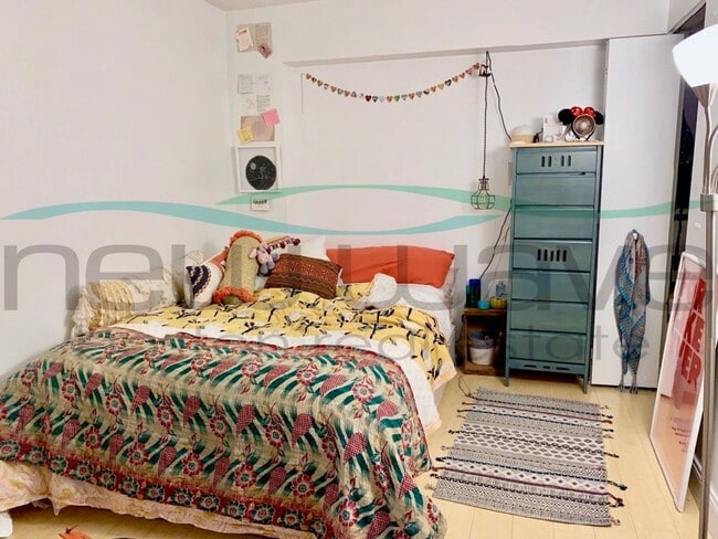 Building Photo - 2 Bed Minutes from BU Available 9/1/26