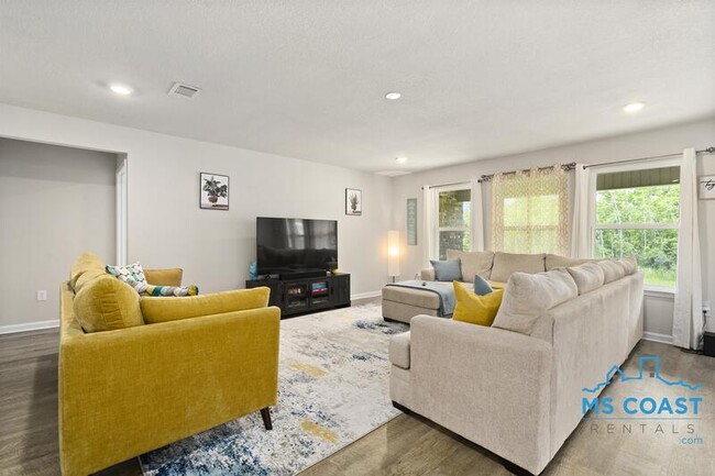 Building Photo - 9384 Cypress Lake Dr