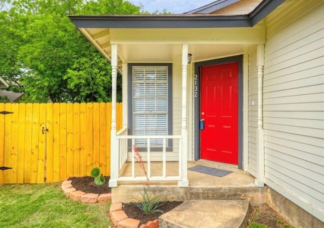 Foto del edificio - 2132 Andover Dr