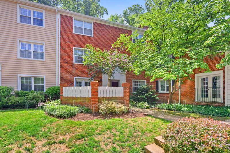 Foto principal - 2631 S Walter Reed Dr