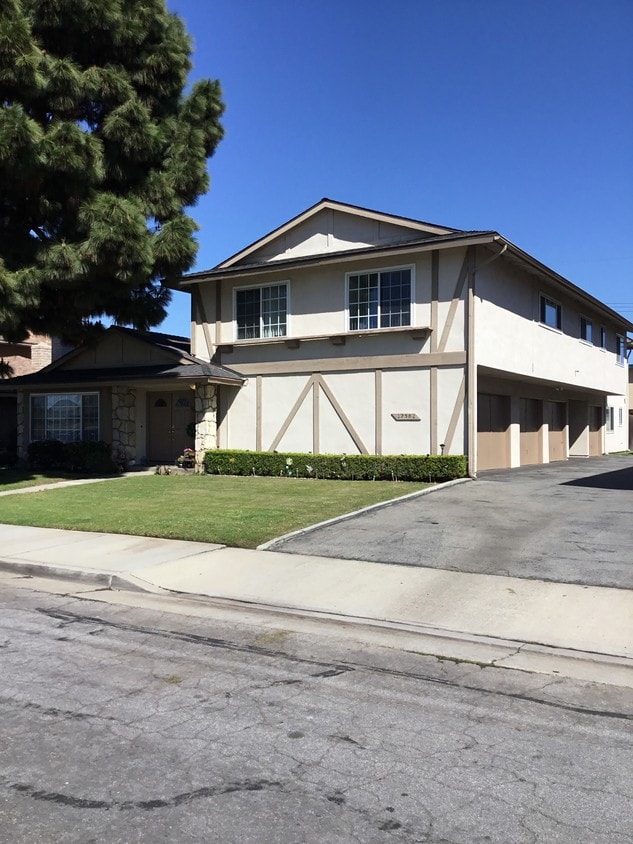 317 Apartments Available for Rent in Huntington Beach, CA