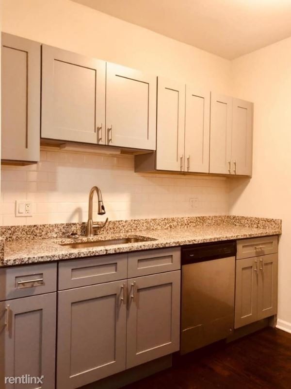 Foto principal - 4624 S Lake Park Ave