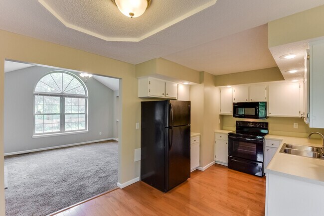 Building Photo - Spacious 3 bdrm, 3 bath in Platte City!