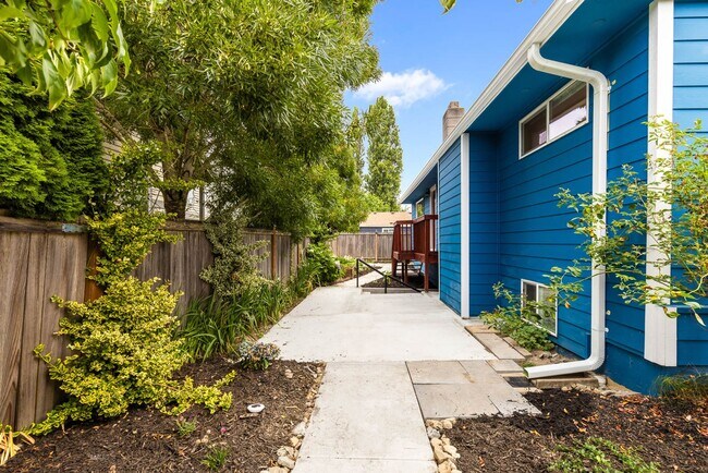 Foto del edificio - 7035 16th Ave SW