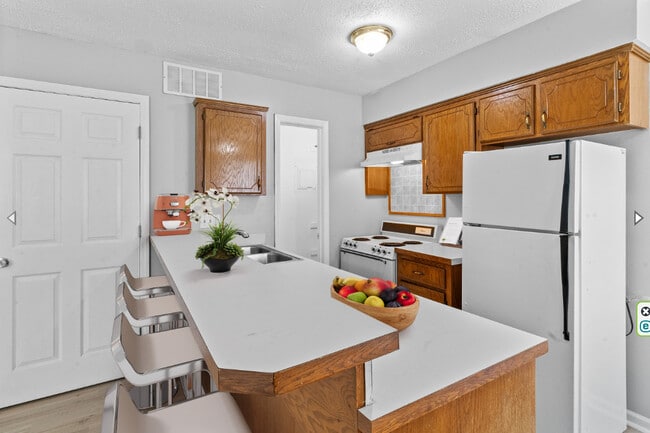 Building Photo - 501 Vilas St