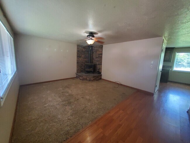 Building Photo - 625 1st E