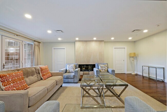 Foto del edificio - 10 Byron Pl