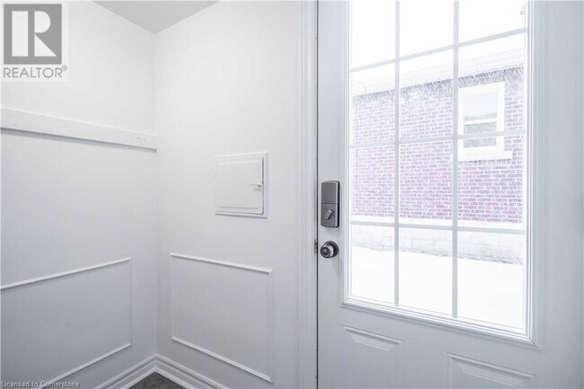 Photo du bâtiment - 356 E 17th St