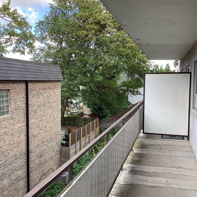 Building Photo - 30 Thelma Av