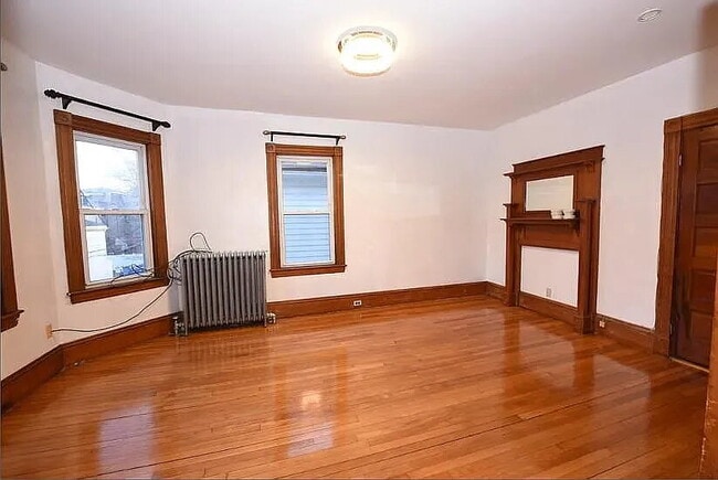 Building Photo - Apartment Available for Rent in Dorchester, MA