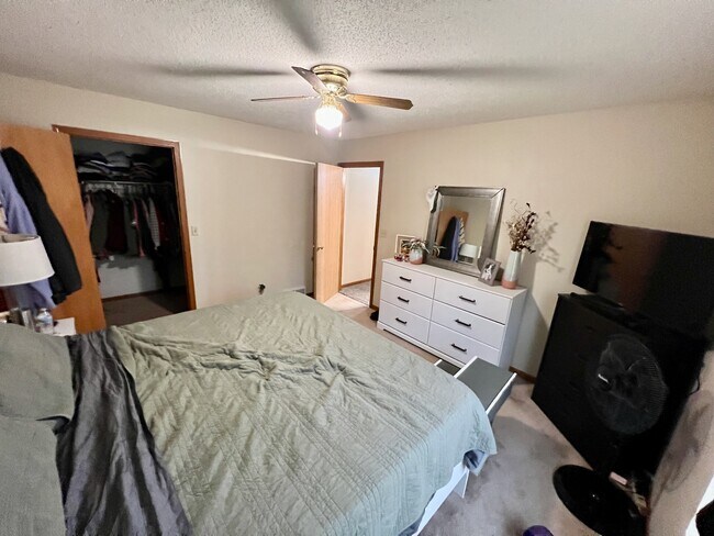 Foto del edificio - 2209 Melanie Ln