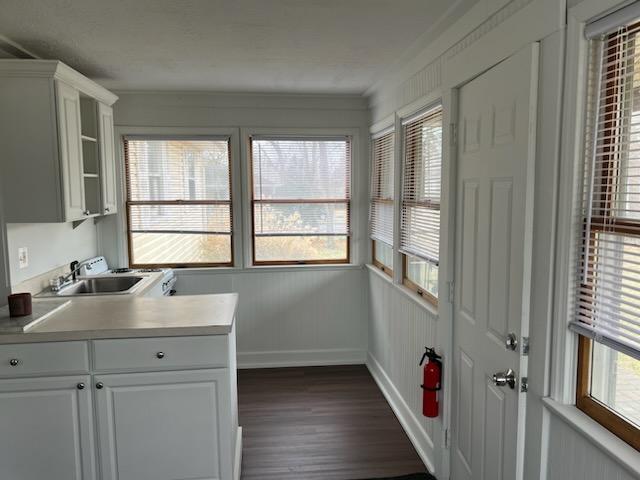 Kitchen - 216 Holbrook Ave