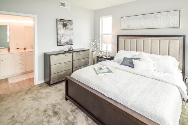 Building Photo - The Solera at Kendall West