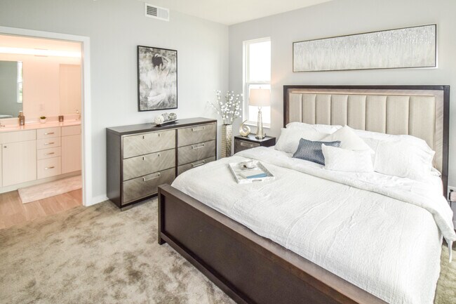 Building Photo - The Solera at Kendall West