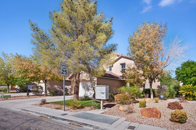 Building Photo - Southern Highlands!!! Solar Panels!!! 4 Be...