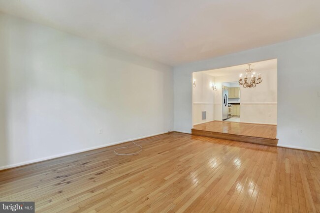 Building Photo - 10111 Galsworthy Pl
