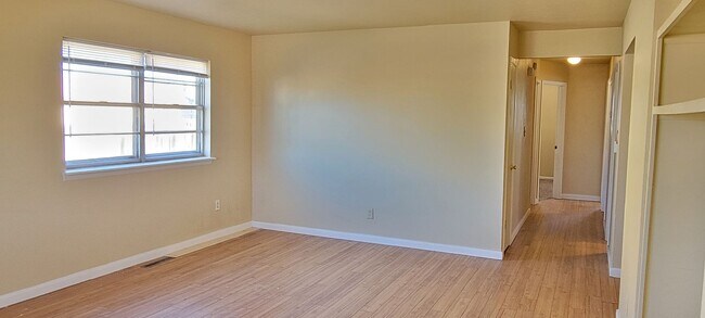 Building Photo - CHARMING 3 BEDROOM HOME IN NORTH CLOVIS