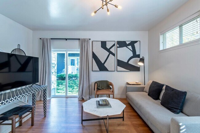 Foto del edificio - Fully Furnished 2 BR Townhouse in Driggs with Attached Garage
