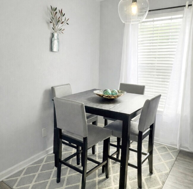 Comedor - 3443 Clover Meadows Dr