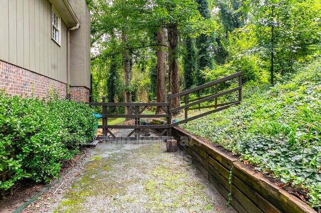 Foto del edificio - 4932 Rock Haven Dr SW