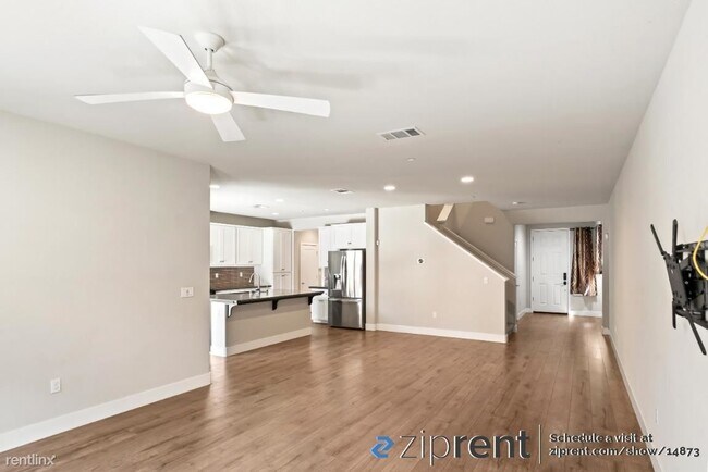 Foto del edificio - 3 br, 2.5 bath Townhome - 7 Rogers Lane, P...
