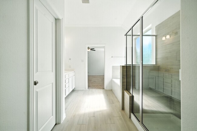 Foto del edificio - 15011 Old Horseshoe Lake Dr