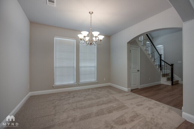 Foto del edificio - 100 Knight of Realm Blvd