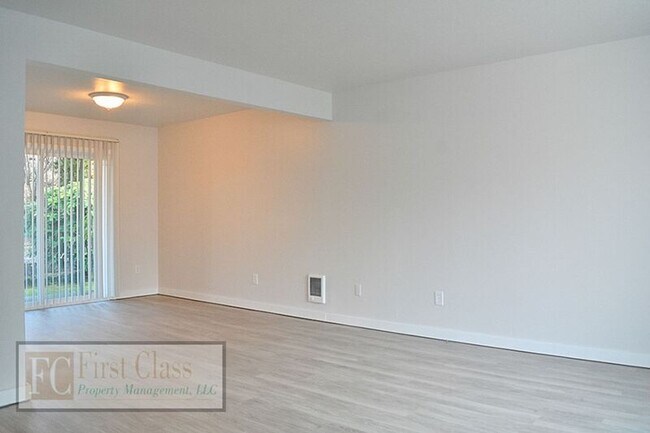 Foto del edificio - 2725 Maywood Dr