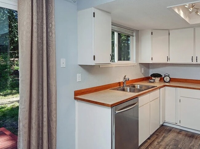 Foto del edificio - 3930 Brook Ln NW