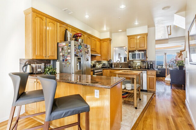 Building Photo - 48 Grand View Ter