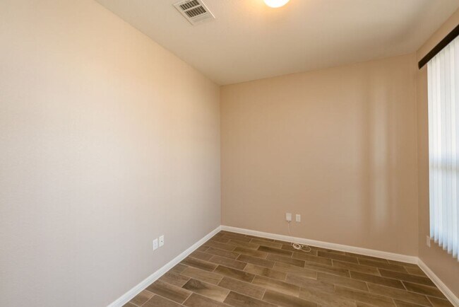 Foto del edificio - Beautiful 3 bedroom, 2.5 bathroom home in ...