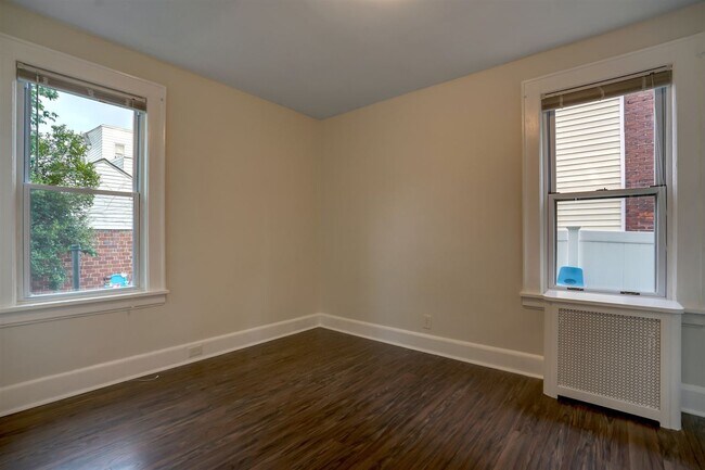 Building Photo - 344 Chestnut St