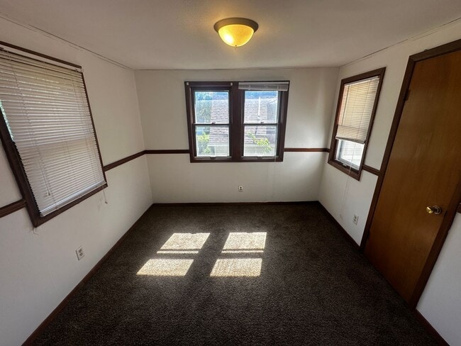 Building Photo - 2403 Patee St