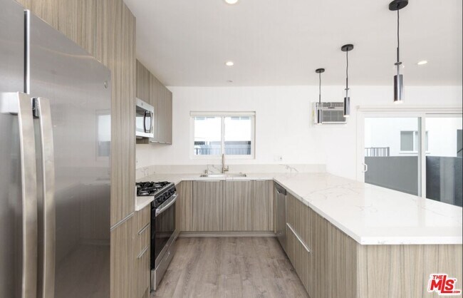 Foto del edificio - 1261 Laurel Ave