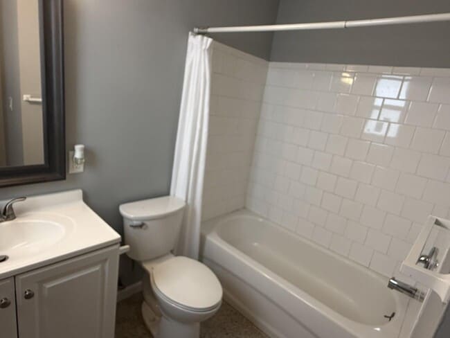 Foto del edificio - 1118 N H St