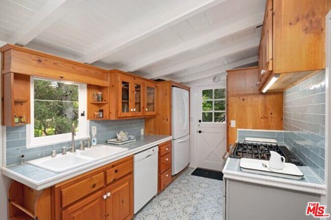 Building Photo - 540 Periwinkle Ln
