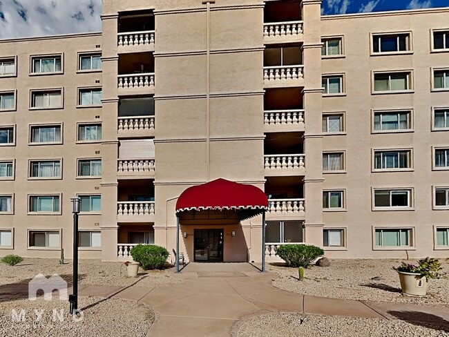 Foto del edificio - 7850 E Camelback Rd
