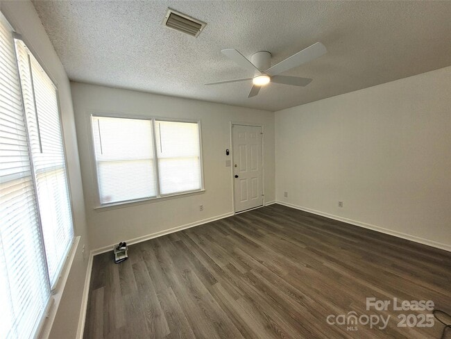 Building Photo - 102 Brandywine Dr NE