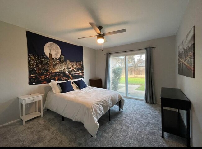 Foto del edificio - 3272 W Browning Ave