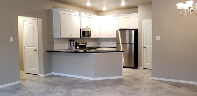 Foto del edificio - Luxury Duplex in Stonewood Estates