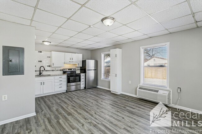 Foto del edificio - Wheelchair accessible LARGE 1 bedroom on the North side!