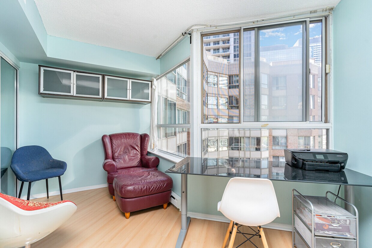 Photo principale - 711 Bay St.